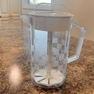PAMPERED CHEF MIX AND STIR PITCHER 2 QUART
